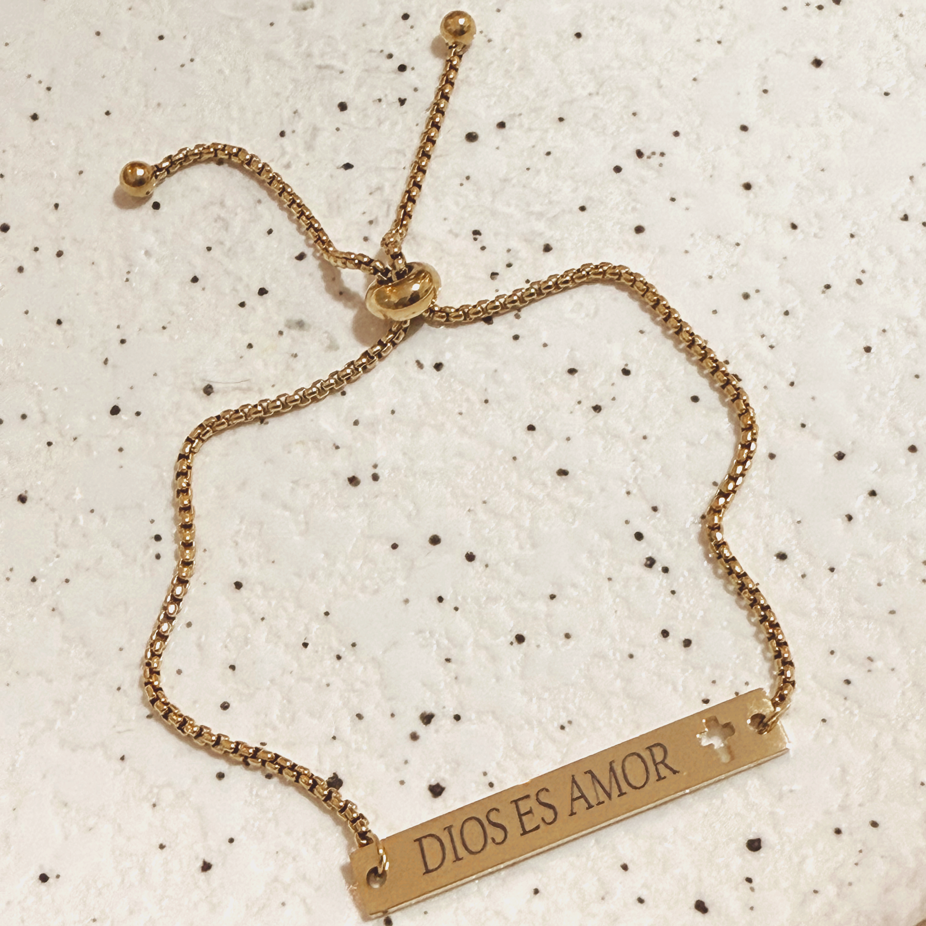 DIOS ES AMOR BRACELET