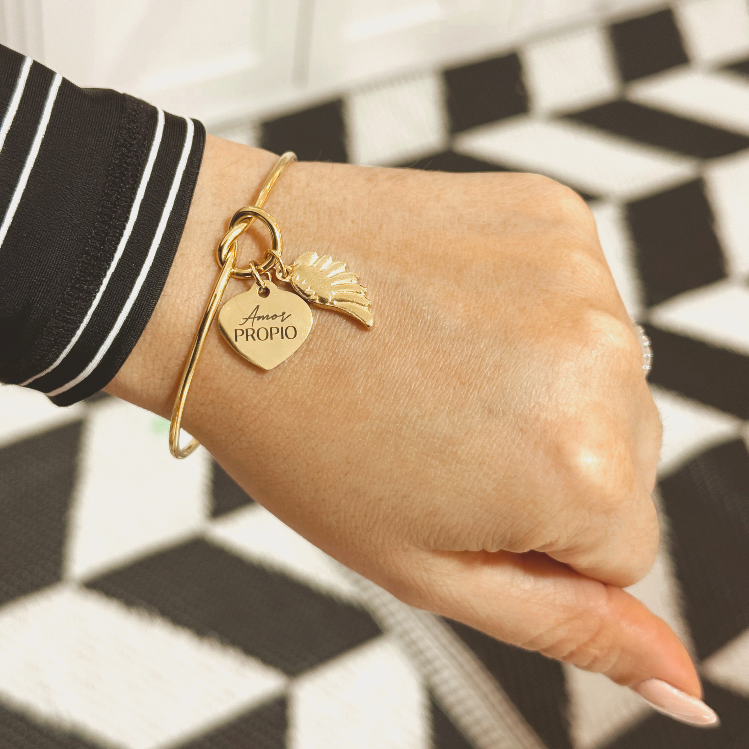 Amate y Vuela Bangle