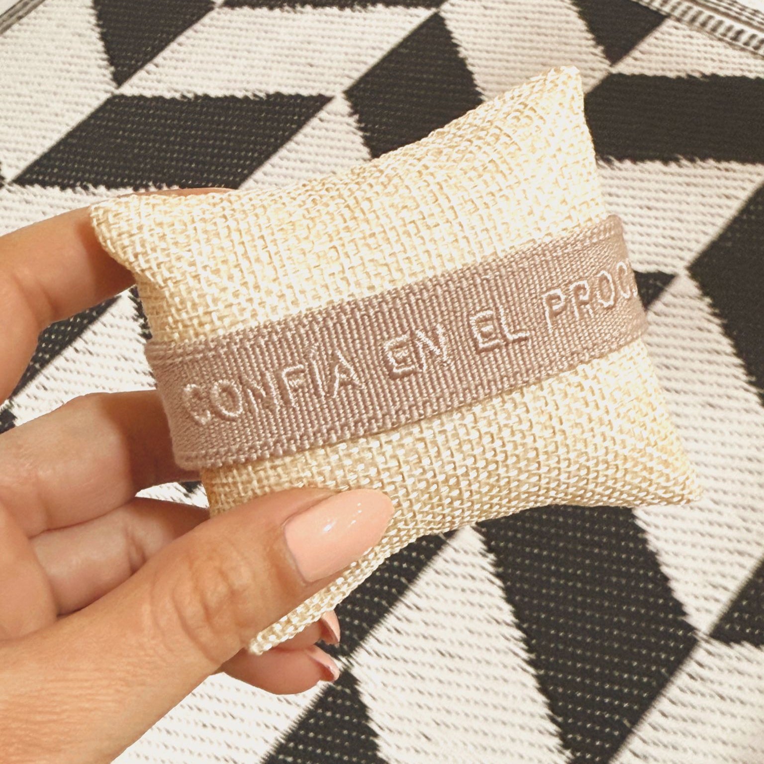 Confía en el proceso... hilo bracelet