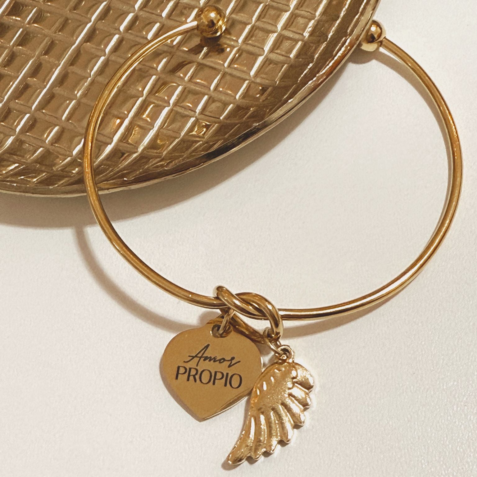 Amate y Vuela Bangle