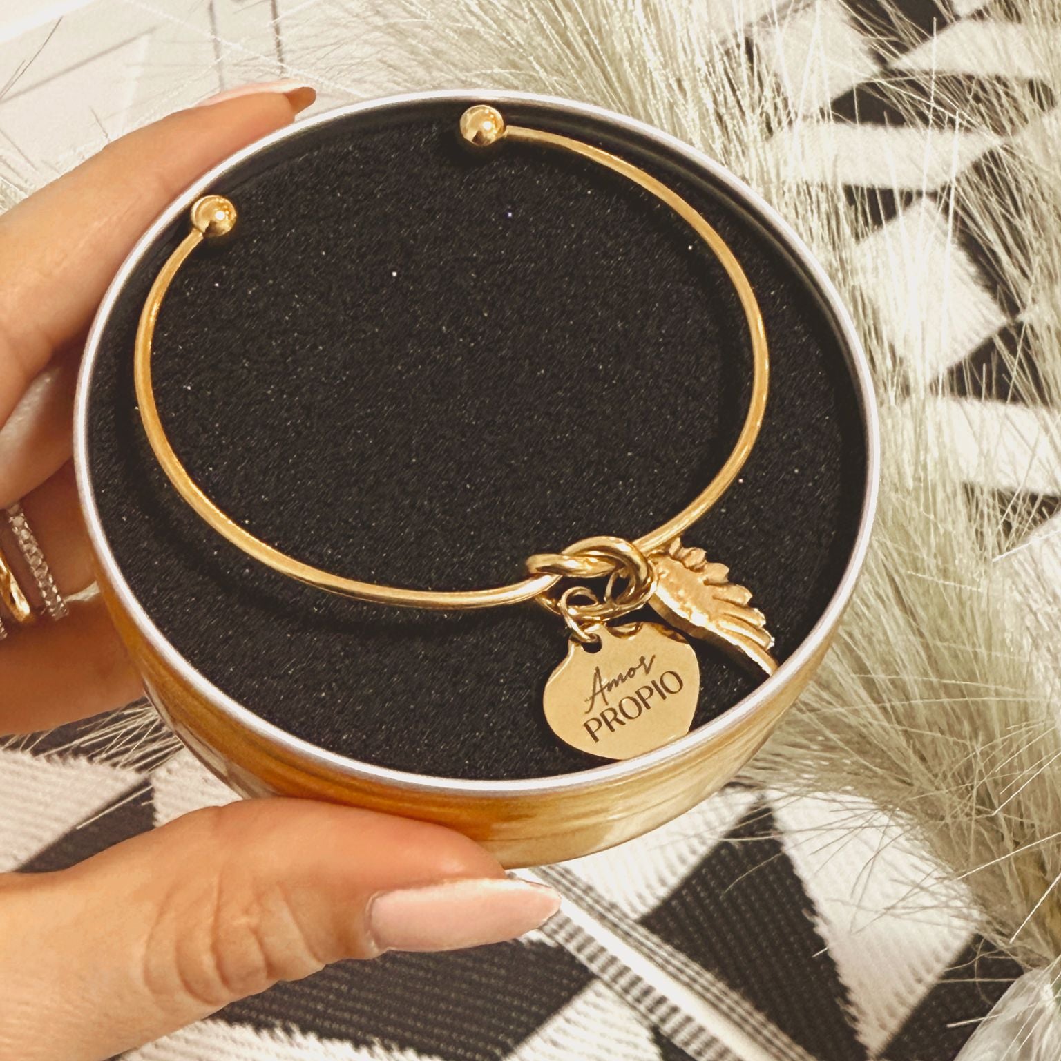 Amate y Vuela Bangle