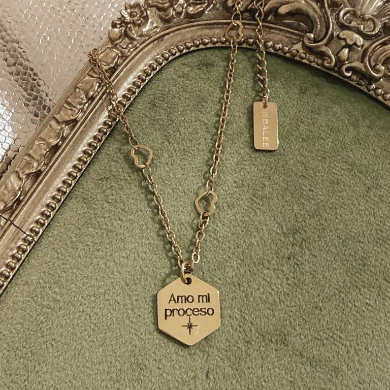 AMO mi proceso Necklace